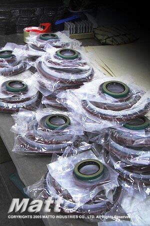 A close-up shot showing numerous industrial seals, likely oil or hydraulic seals, individually packaged in clear plastic and arranged on a flat surface, with a watermark for "MATTO INDUSTRIES CO., LTD." visible at the bottom.